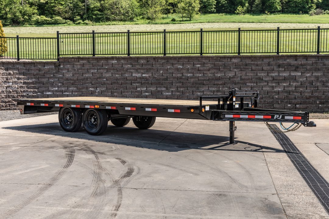 2026 PJ TRAILERS F8 20 in Milan, PA