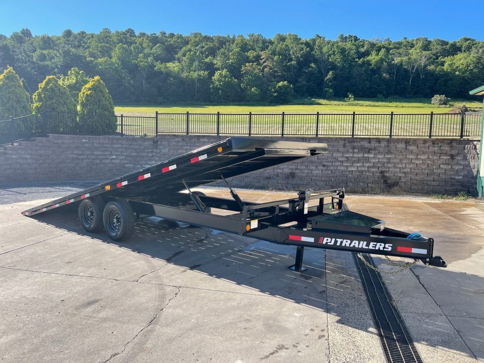 2025 PJ Trailers T8 in Cocolamus, PA