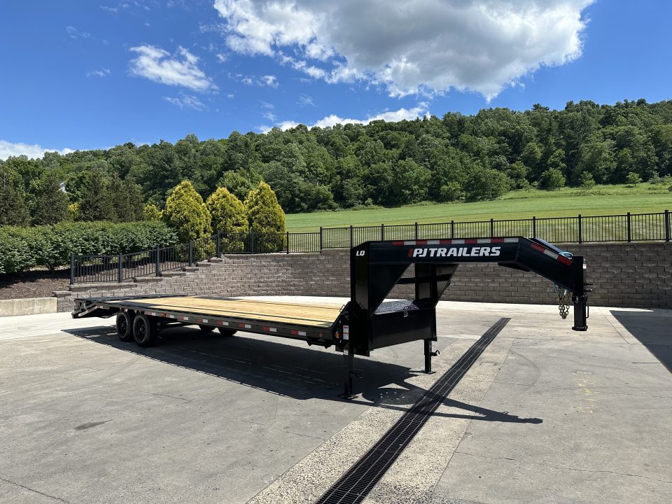 2026 PJ Trailers LQ8K in Cocolamus, PA