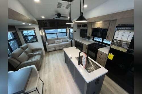 2026 Forest River ROCKWOOD SIGNATURE 361RLS in hillsboro OR