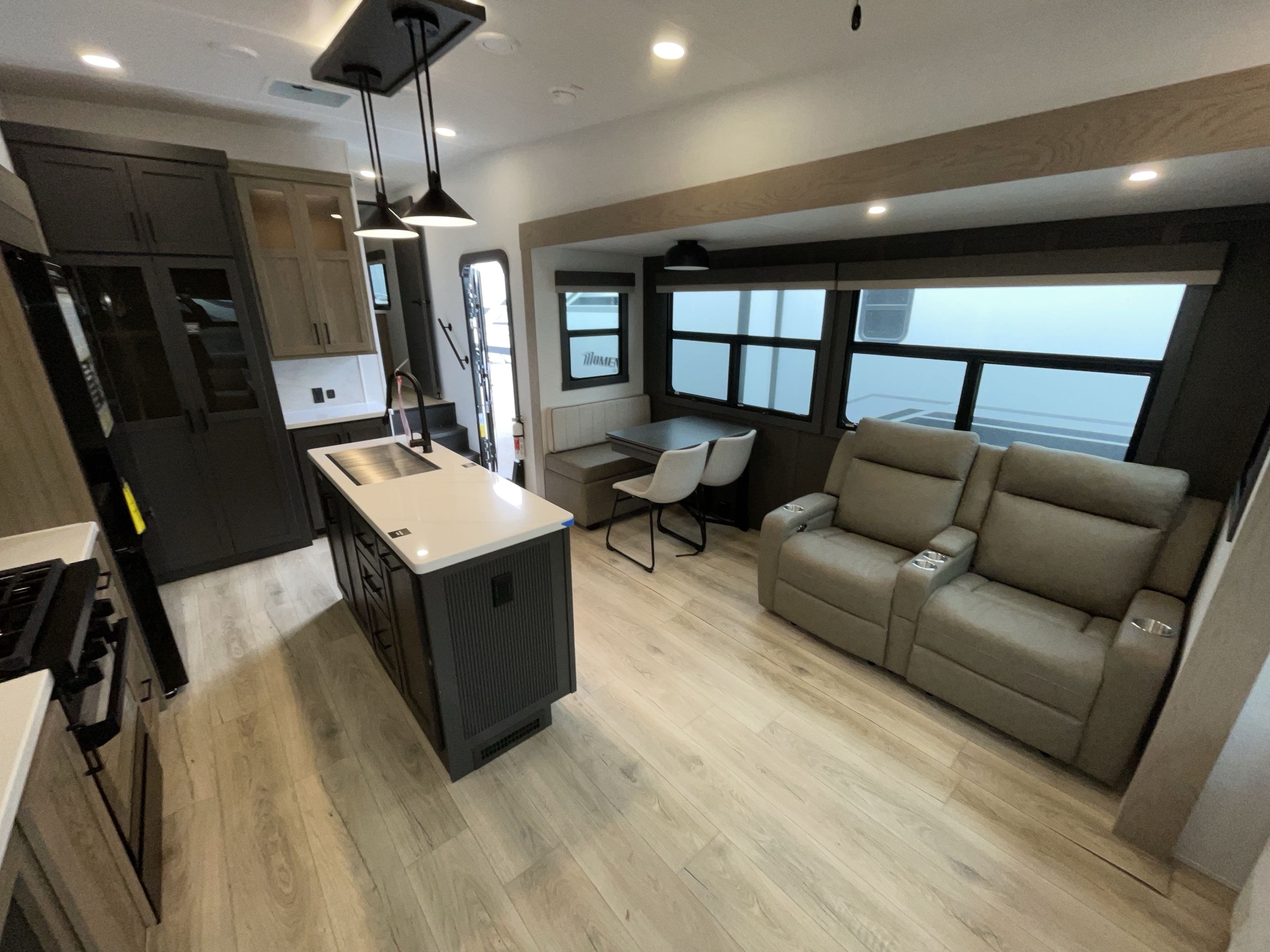 2026 Forest River ROCKWOOD SIGNATURE 361RLS in hillsboro OR