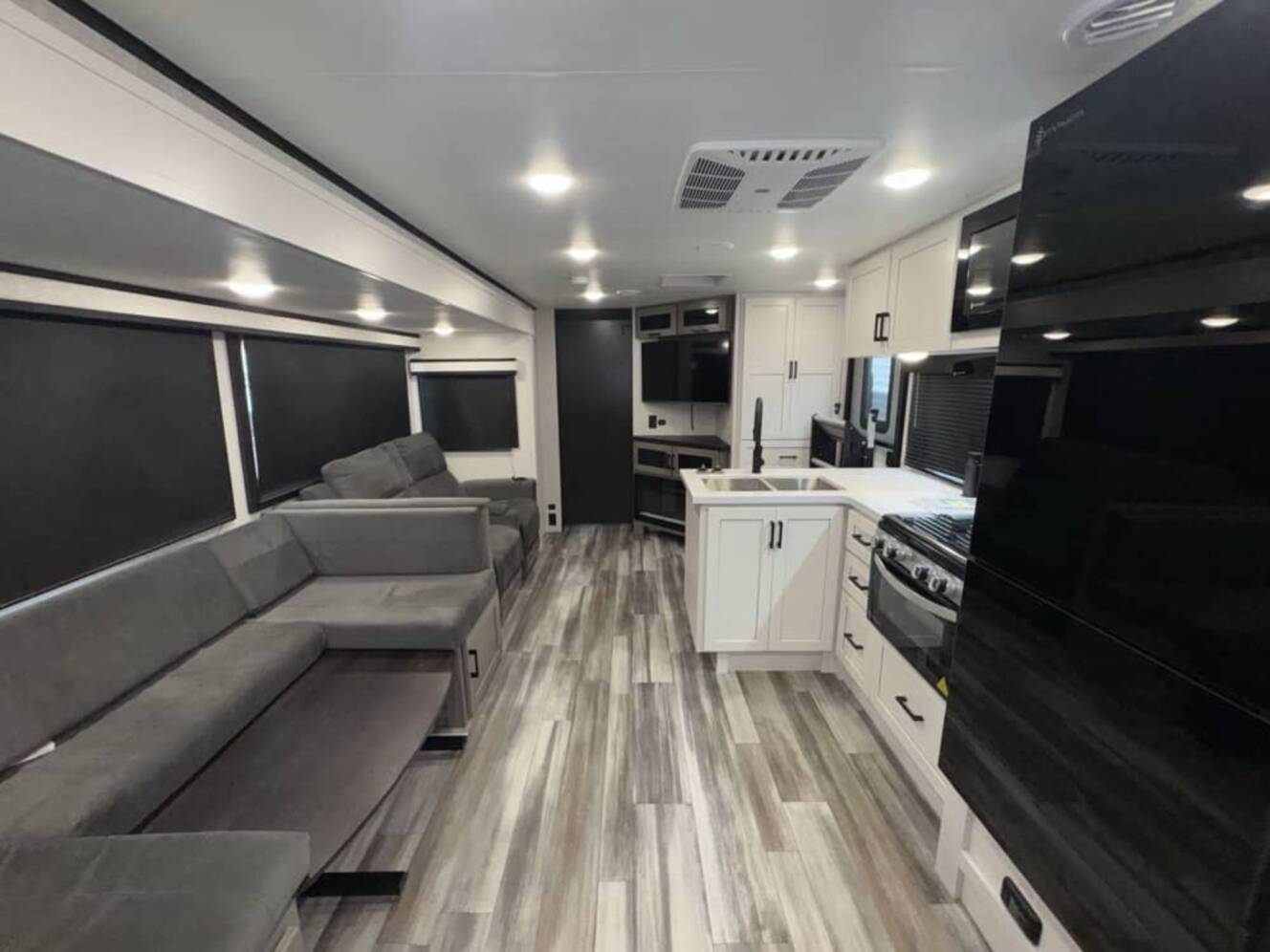 A photo of this 2025 Jayco JAY FEATHER 29QBH