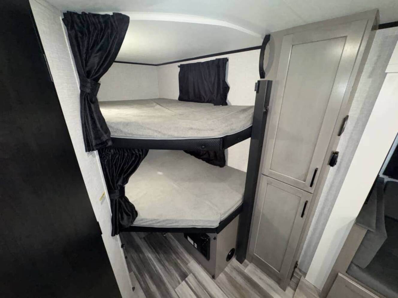 A photo of this 2025 Jayco JAY FEATHER 29QBH