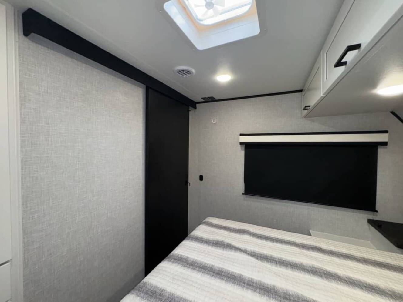 A photo of this 2025 Jayco JAY FEATHER 29QBH