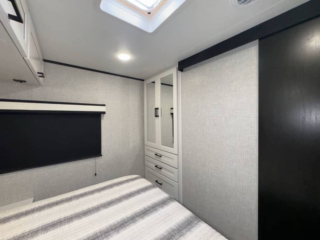 A photo of this 2025 Jayco JAY FEATHER 29QBH