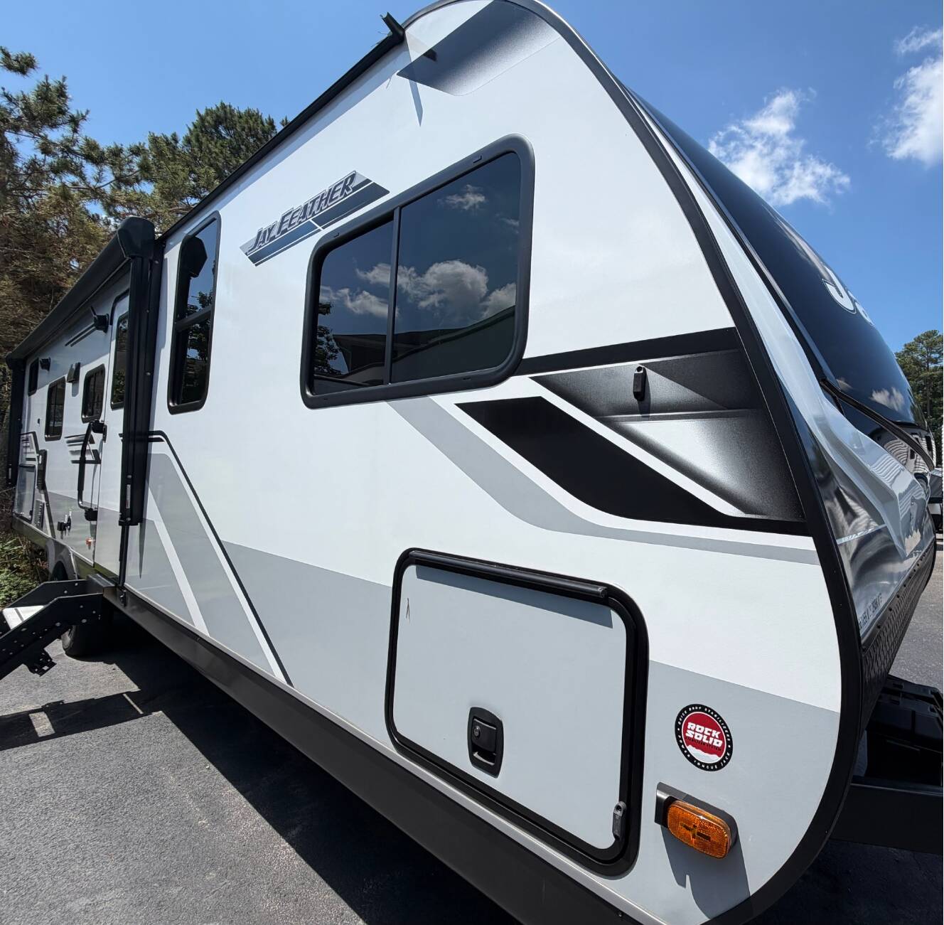 A photo of this 2025 Jayco JAY FEATHER 29QBH