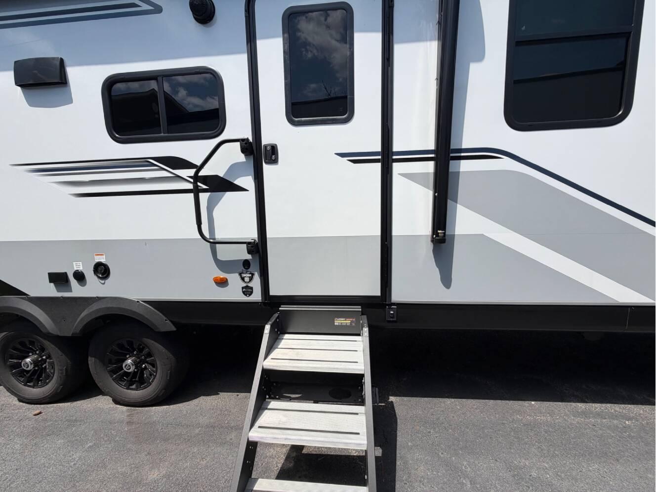 A photo of this 2025 Jayco JAY FEATHER 29QBH