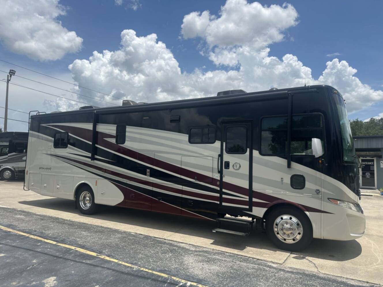 A photo of this 2018 Tiffin Motorhomes ALLEGRO OPEN ROAD 36LA