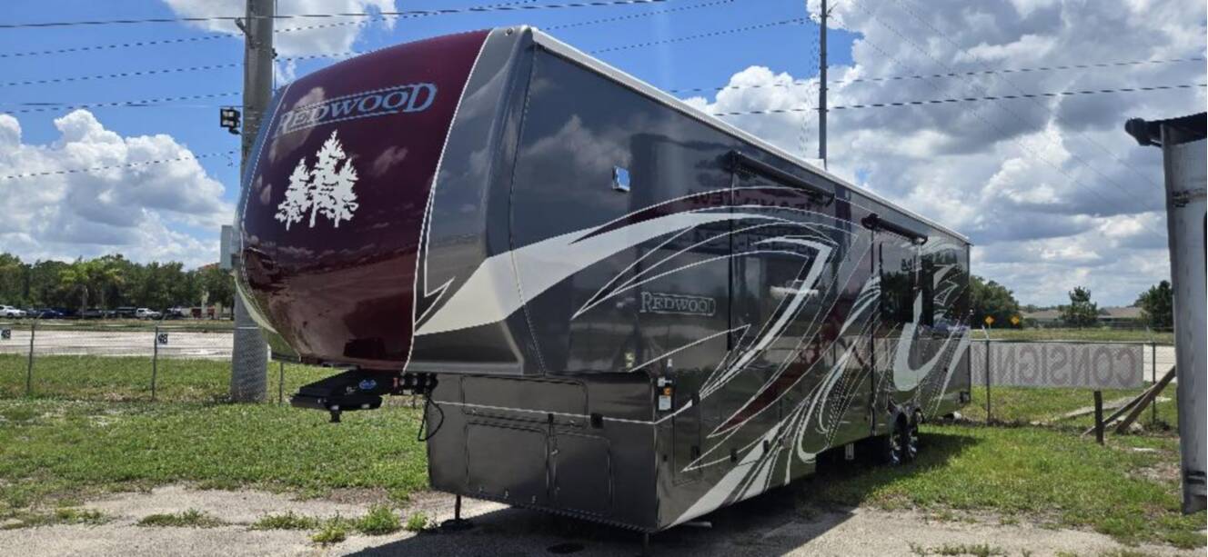 A photo of this 2023 Redwood REDWOOD 4001LK