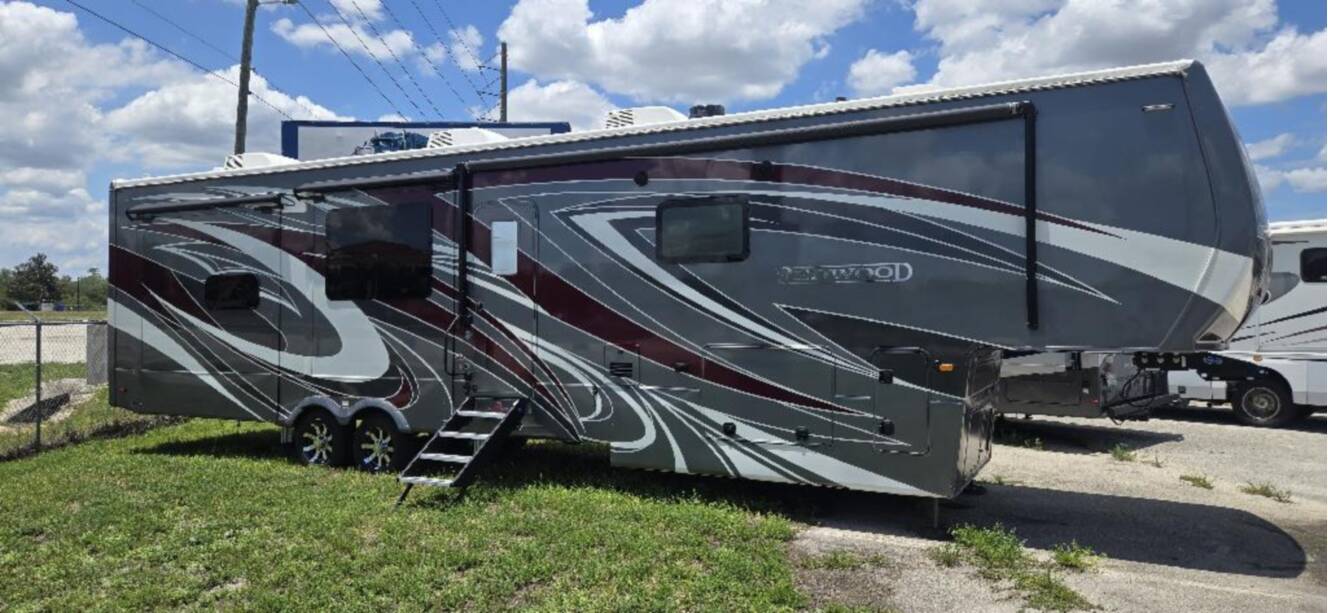 A photo of this 2023 Redwood REDWOOD 4001LK