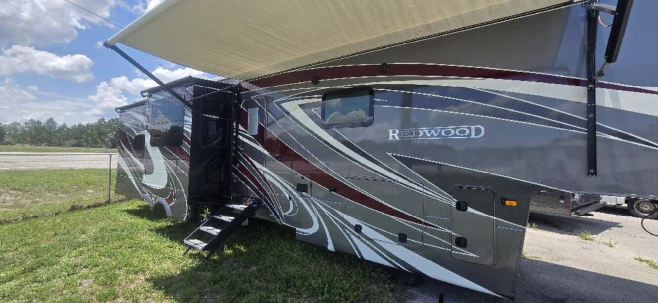 A photo of this 2023 Redwood REDWOOD 4001LK