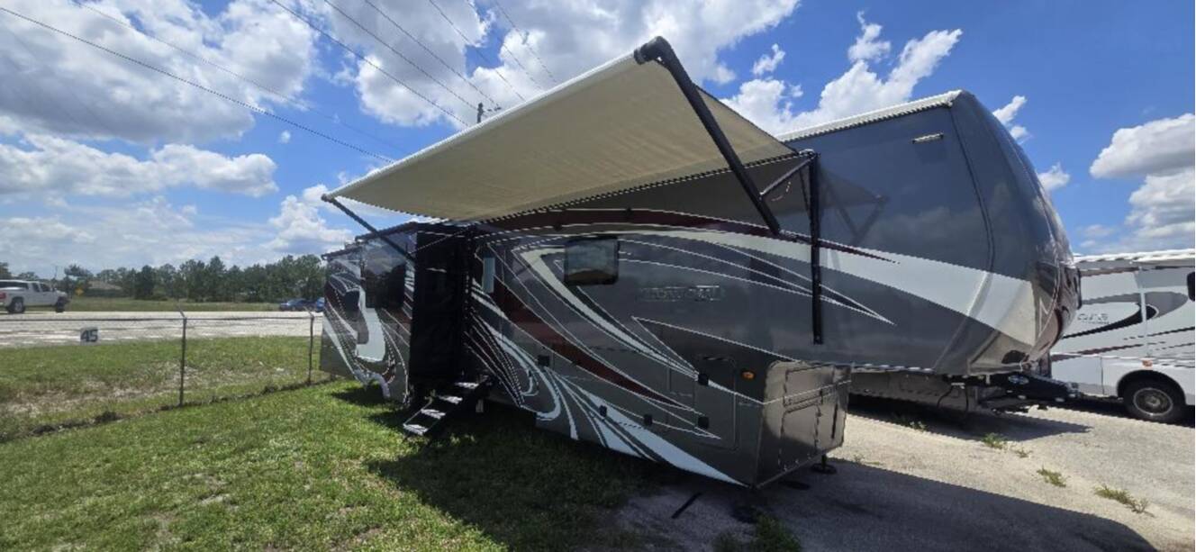 A photo of this 2023 Redwood REDWOOD 4001LK