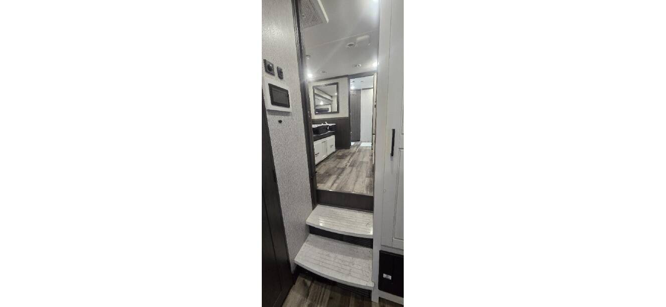 A photo of this 2023 Redwood REDWOOD 4001LK