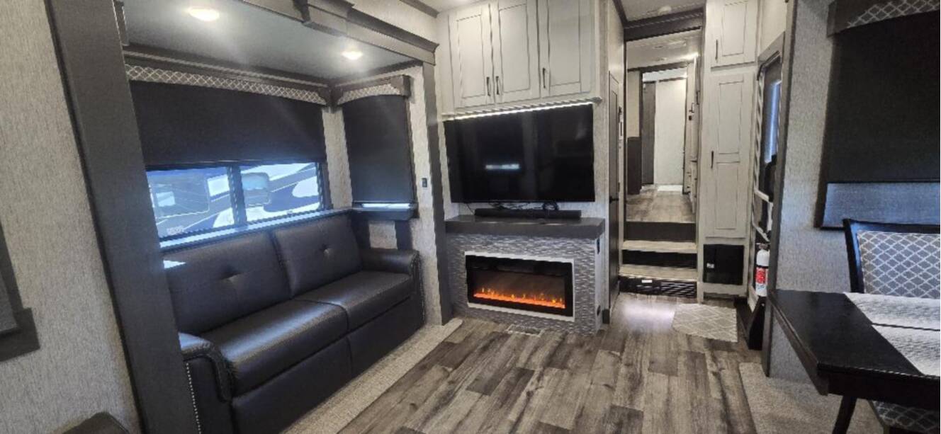 A photo of this 2023 Redwood REDWOOD 4001LK
