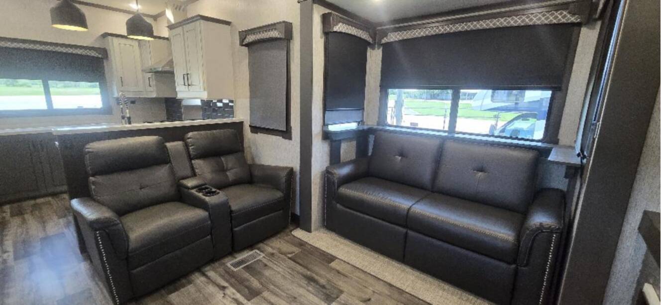 A photo of this 2023 Redwood REDWOOD 4001LK