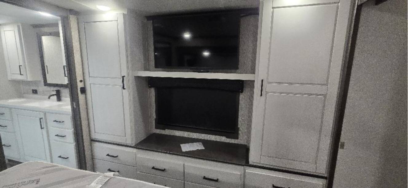 A photo of this 2023 Redwood REDWOOD 4001LK