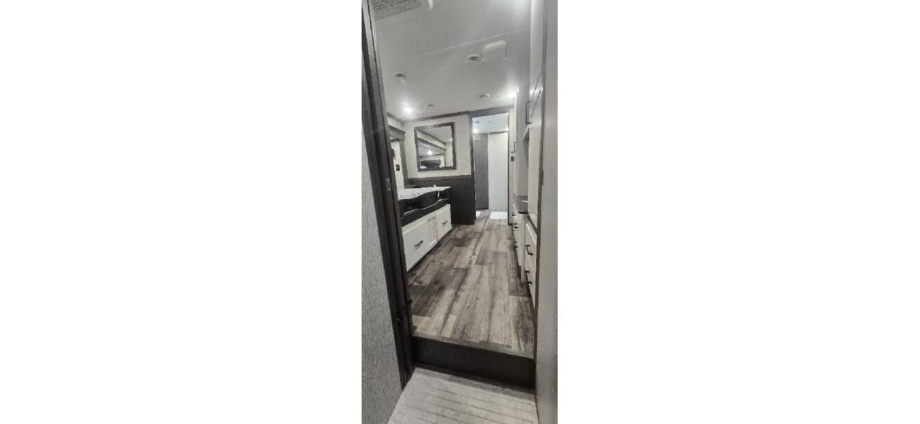 A photo of this 2023 Redwood REDWOOD 4001LK