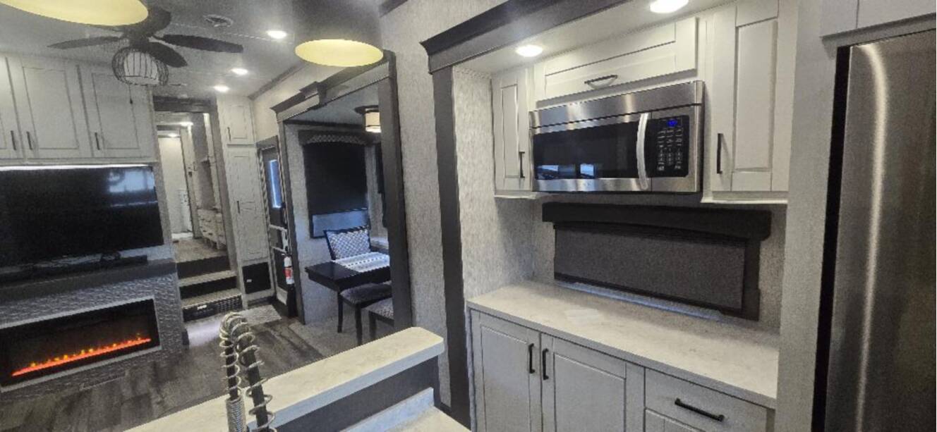 A photo of this 2023 Redwood REDWOOD 4001LK