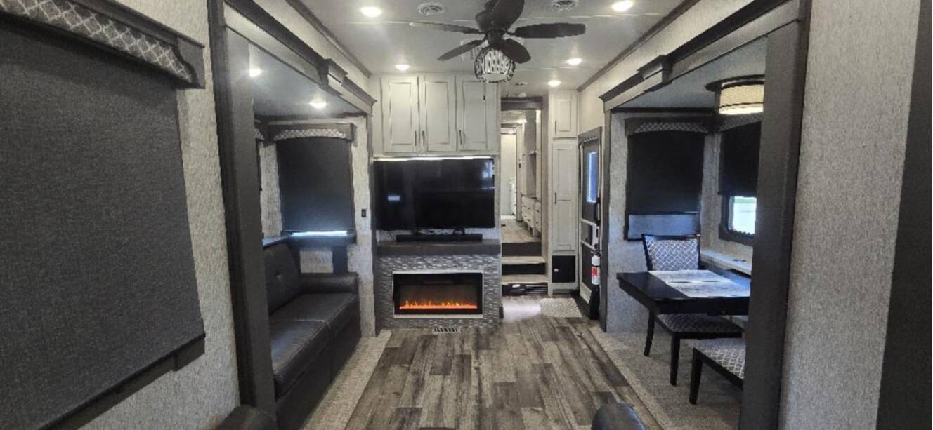 A photo of this 2023 Redwood REDWOOD 4001LK