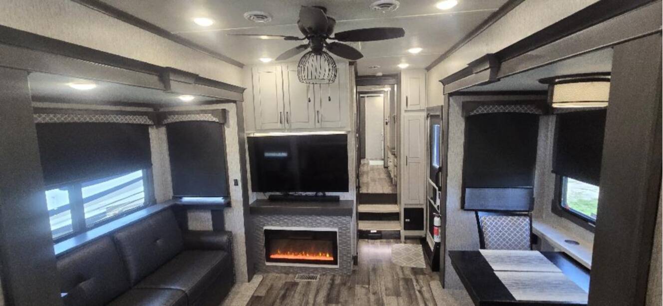 A photo of this 2023 Redwood REDWOOD 4001LK