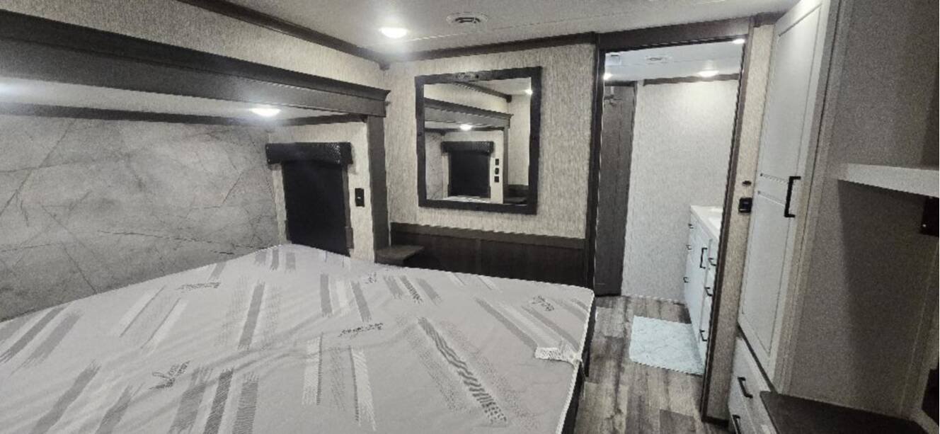A photo of this 2023 Redwood REDWOOD 4001LK