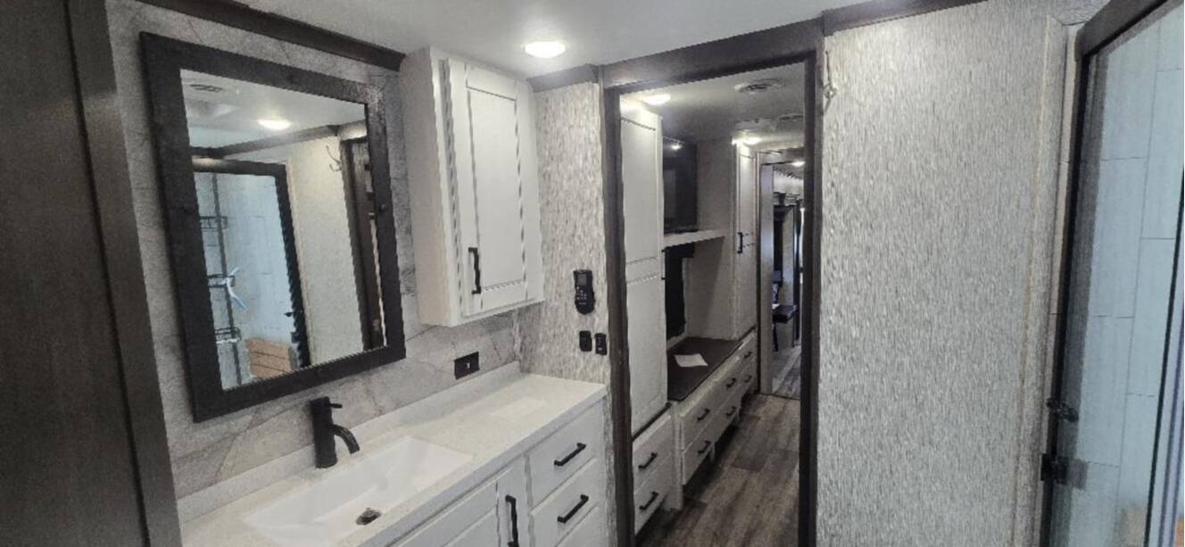 A photo of this 2023 Redwood REDWOOD 4001LK
