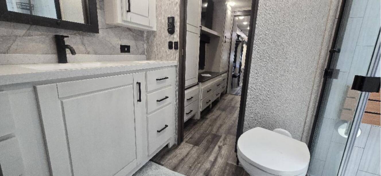 A photo of this 2023 Redwood REDWOOD 4001LK