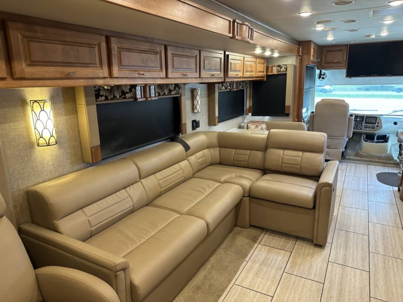 A photo of this 2018 Tiffin Motorhomes ALLEGRO OPEN ROAD 36LA