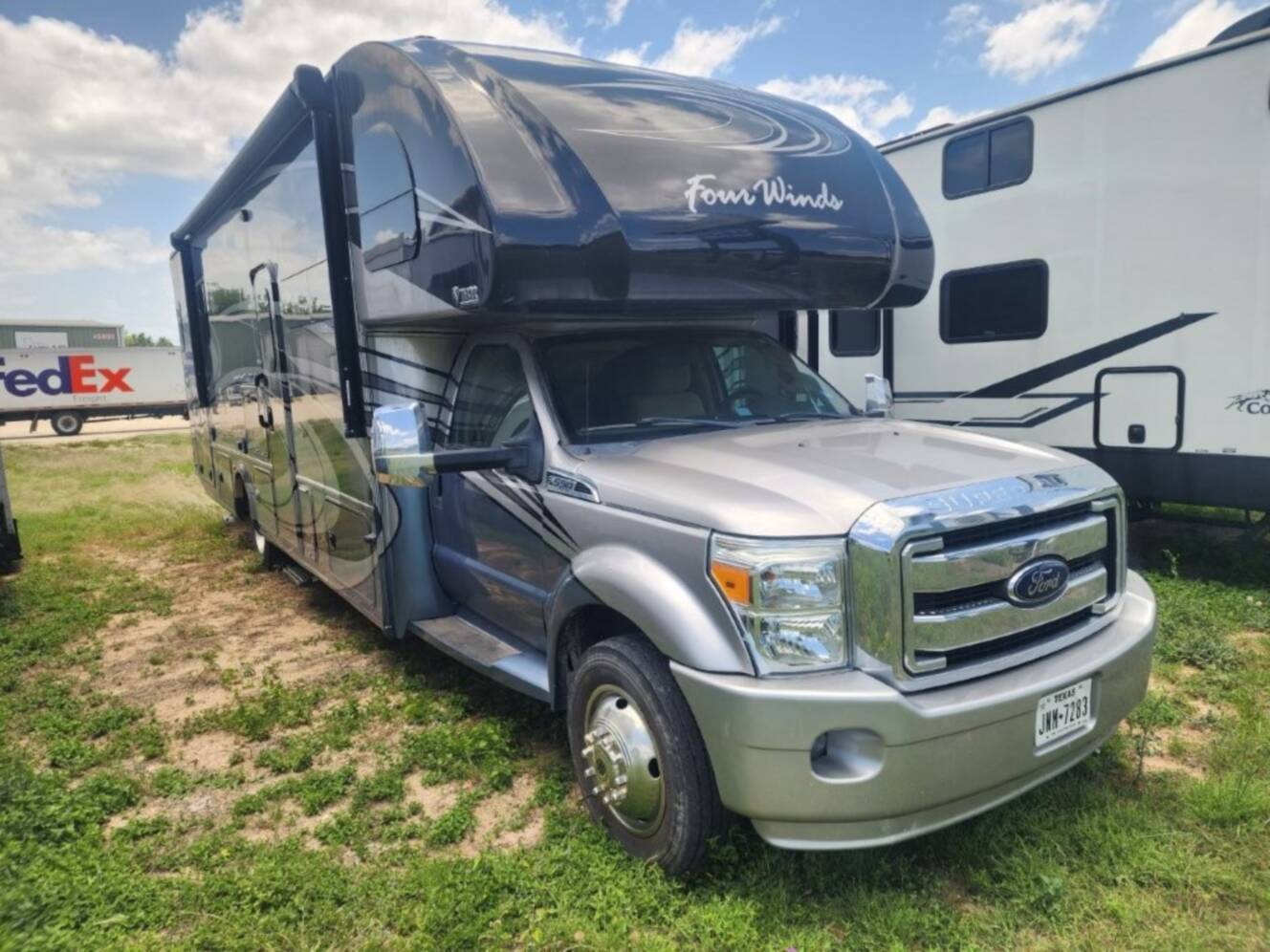 A photo of this 2017 Thor Motor Coach FOUR WINDS 35SB