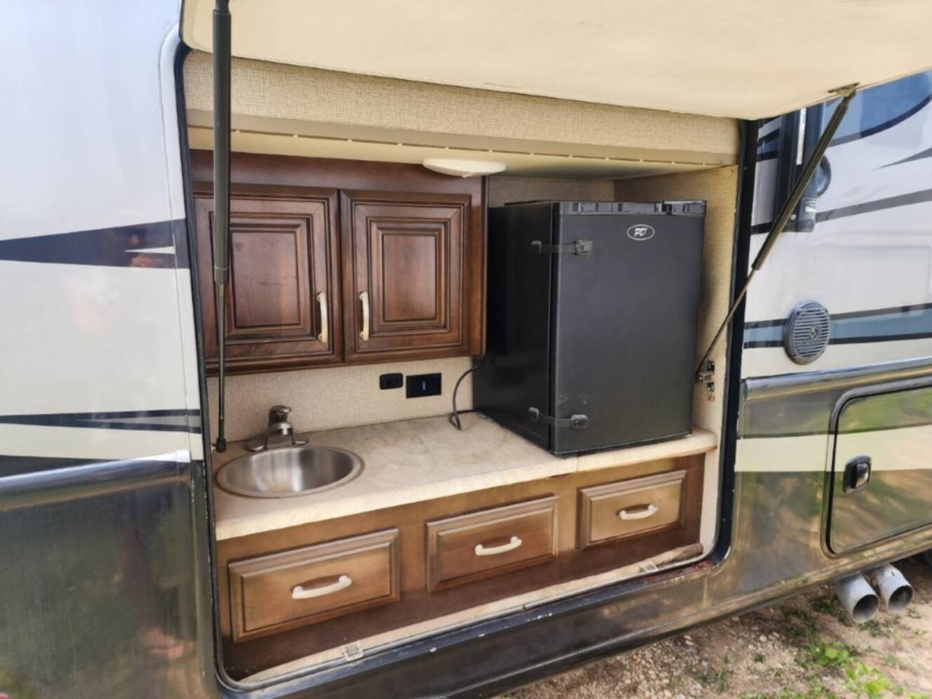 A photo of this 2017 Thor Motor Coach FOUR WINDS 35SB