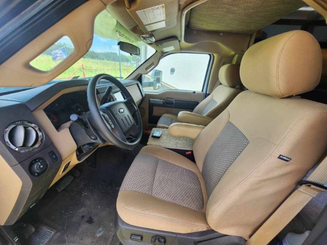 A photo of this 2017 Thor Motor Coach FOUR WINDS 35SB