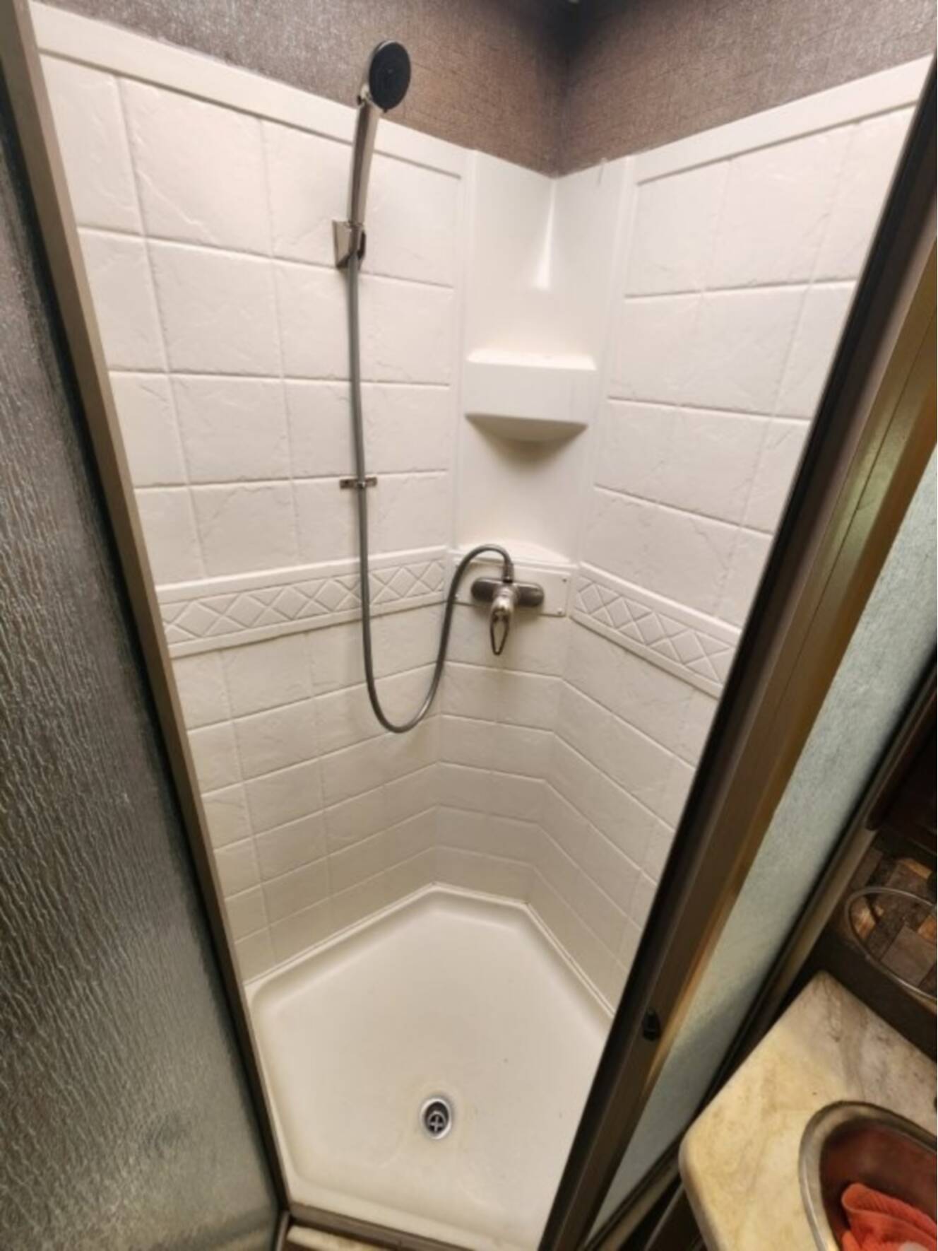 A photo of this 2017 Thor Motor Coach FOUR WINDS 35SB