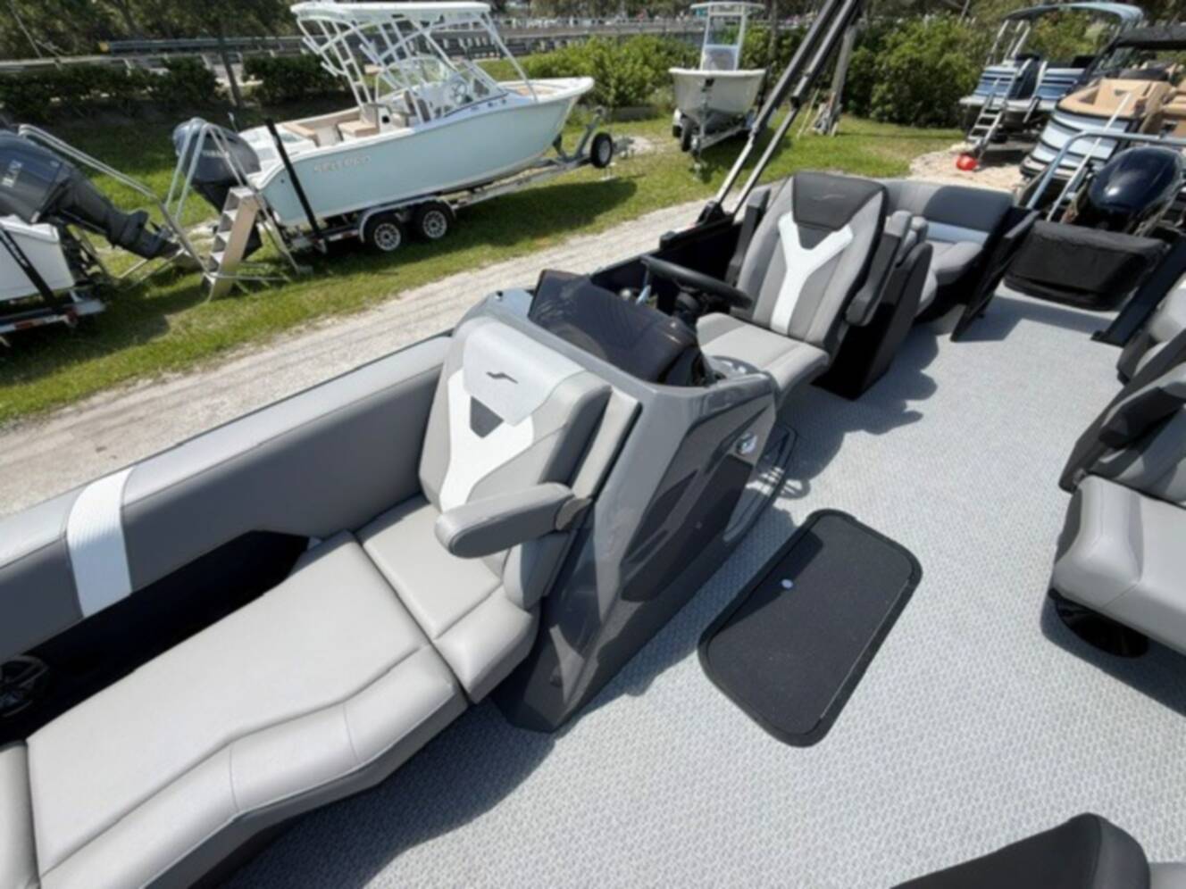 A photo of this 2026 Evotti 521QL