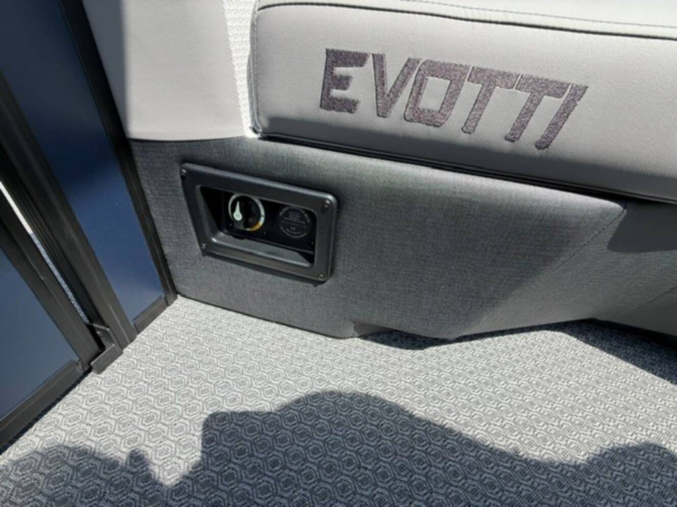 A photo of this 2026 Evotti 521QL