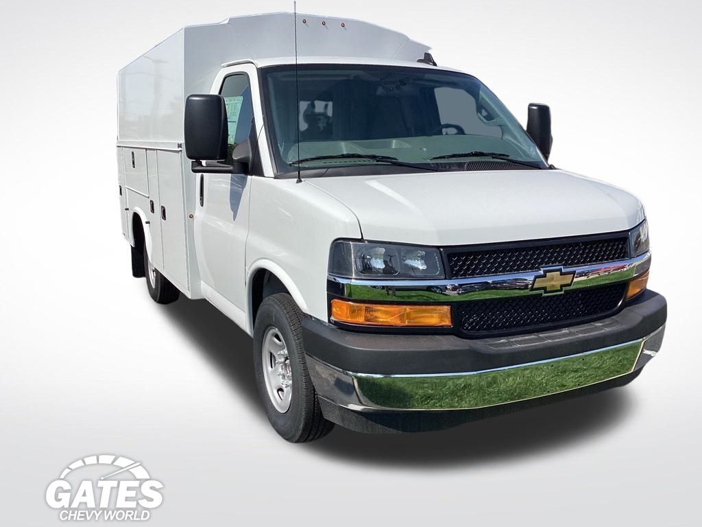 2025 CHEVROLET Express 3500 in Mishawaka, IN