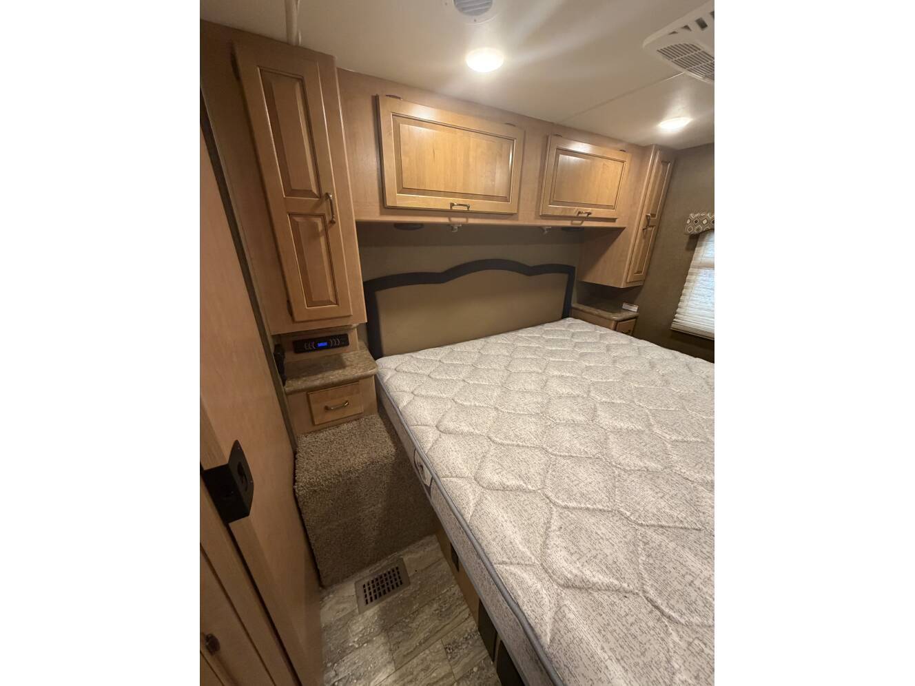 A photo of this 2016 Thor Motor Coach HURRICANE 34J