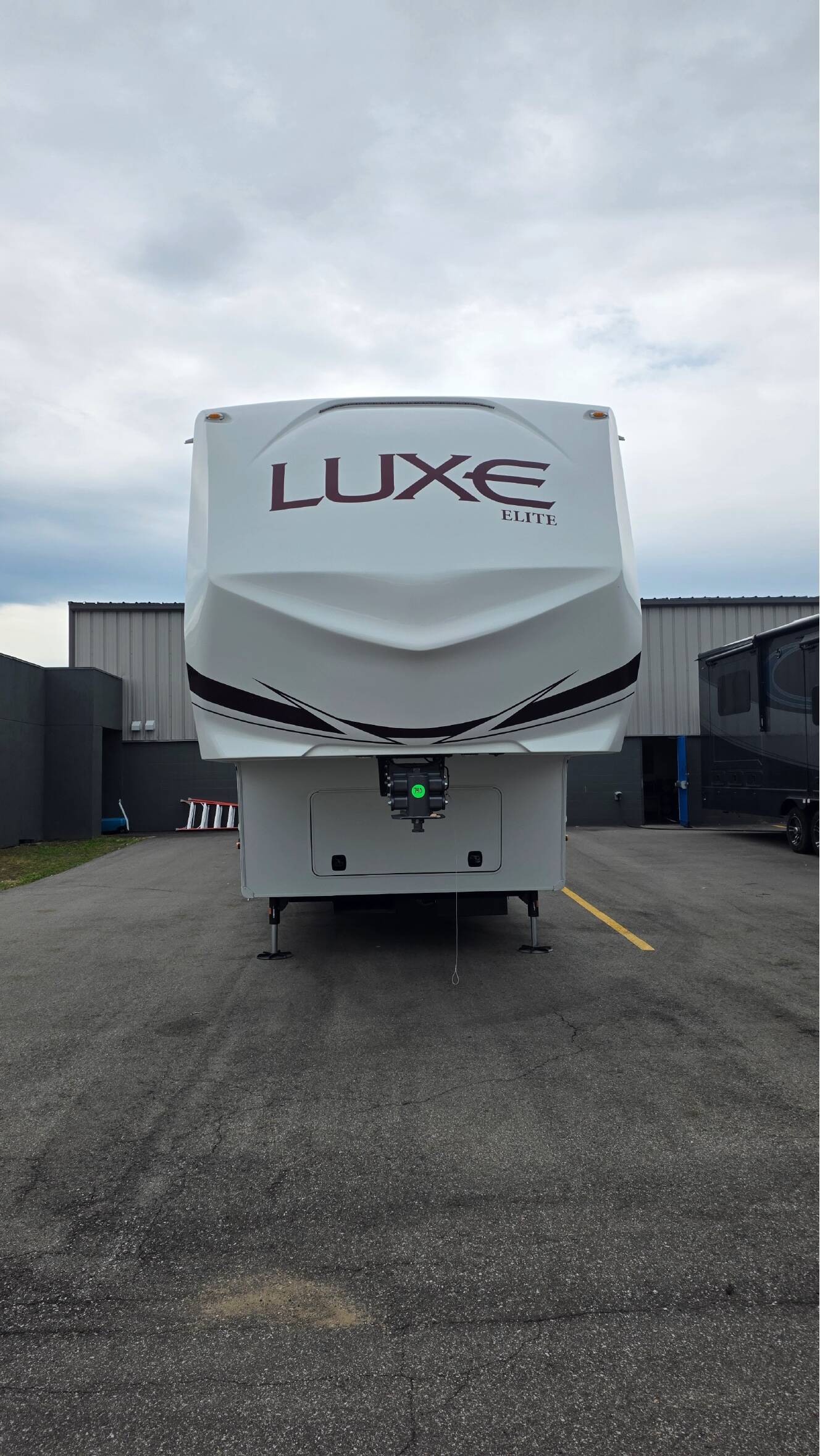 A photo of this 2027 Luxe ELITE 46RKB