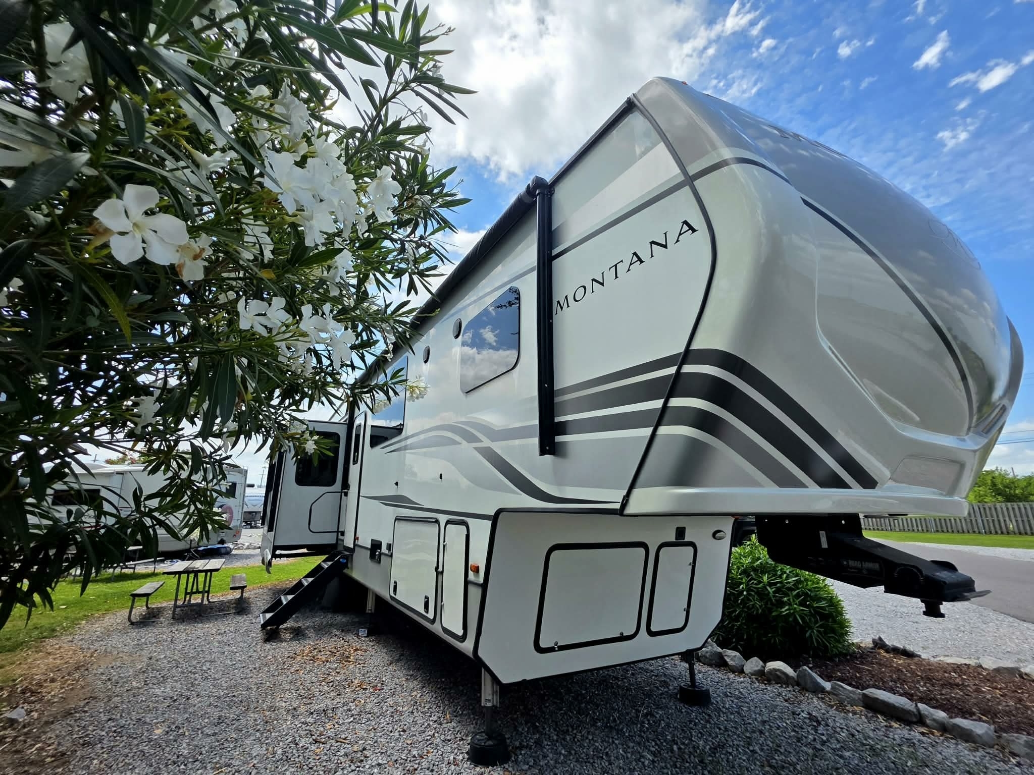 2022 Keystone Montana 3813MS RV