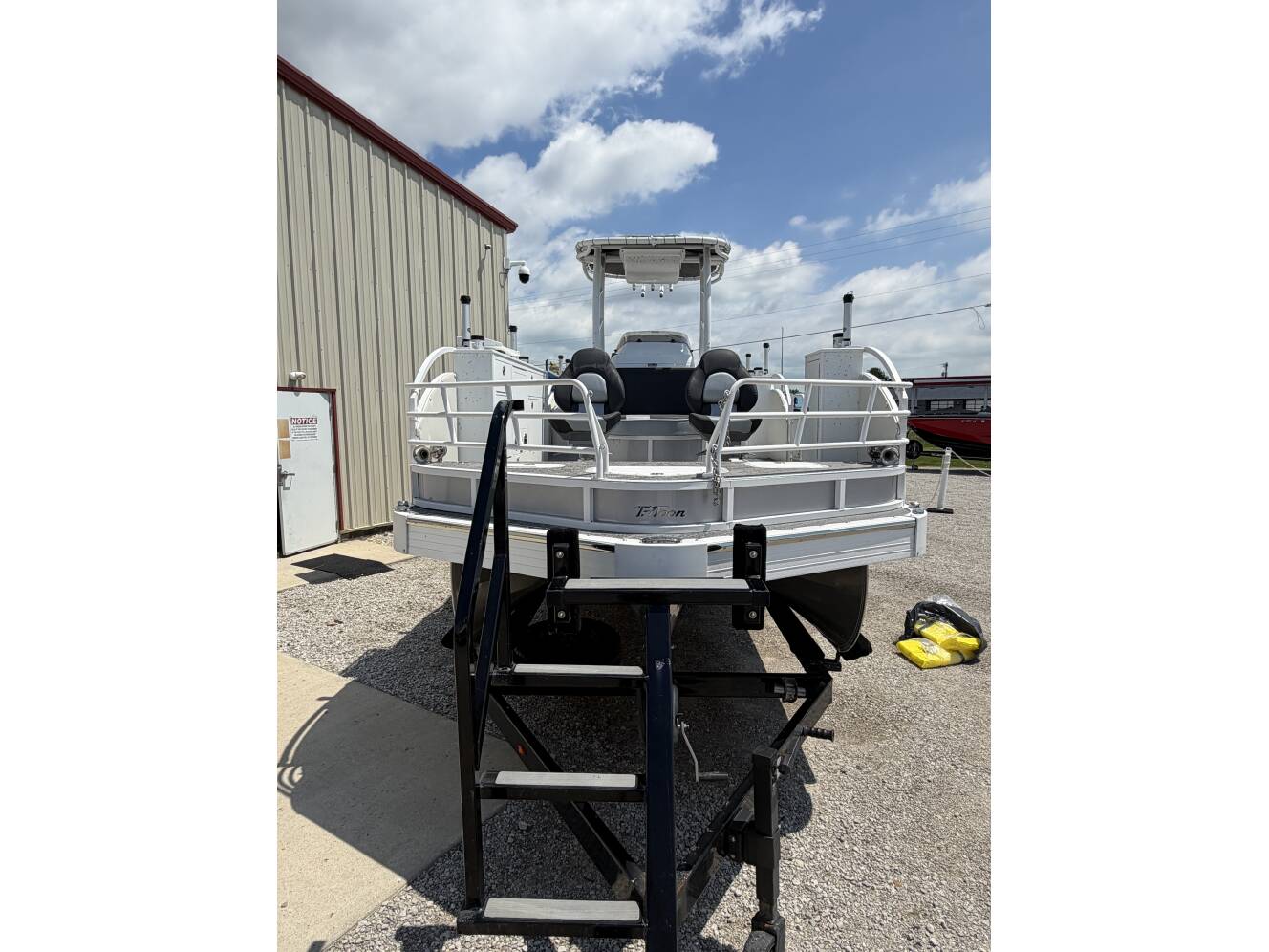 A photo of this 2025 Jc Tritoon 26TT Sport Angler