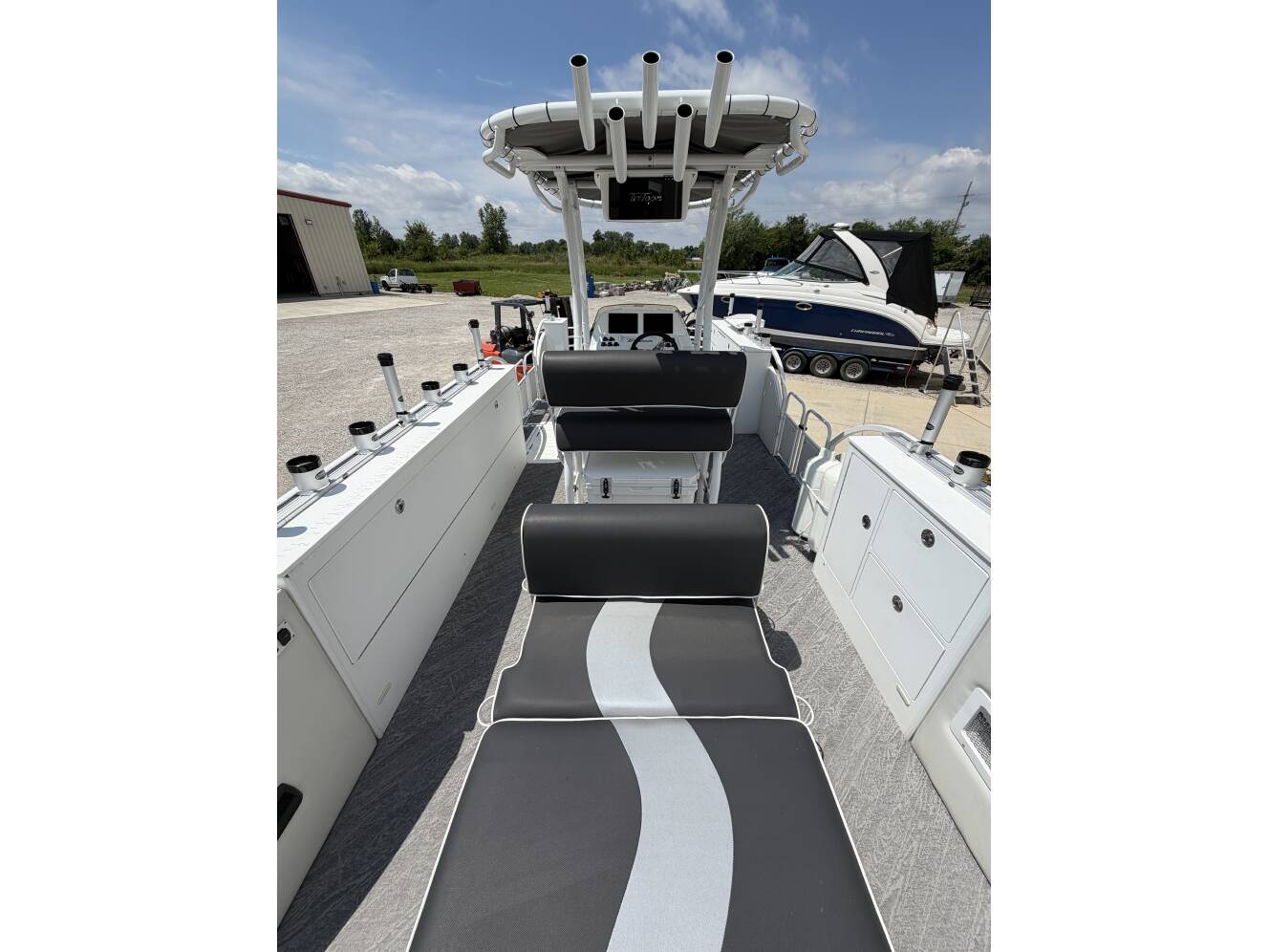 A photo of this 2025 Jc Tritoon 26TT Sport Angler