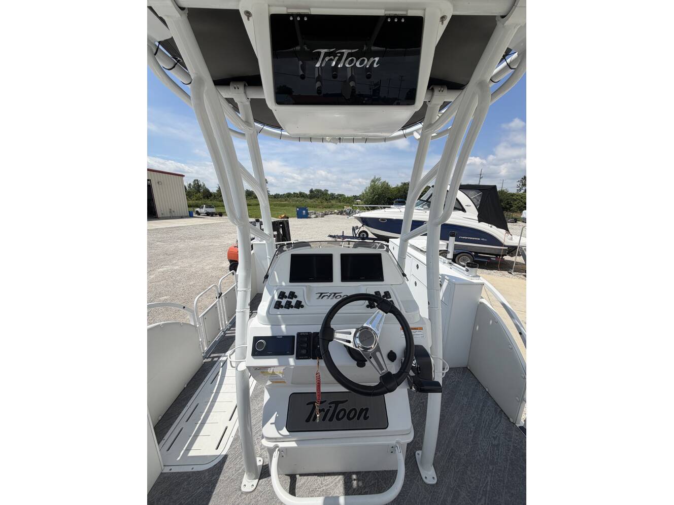 A photo of this 2025 Jc Tritoon 26TT Sport Angler