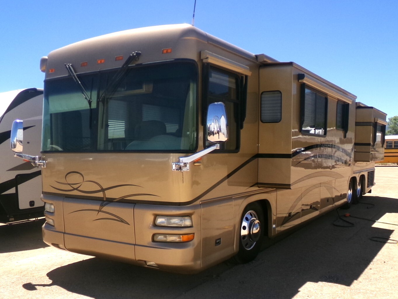 2005 Foretravel U320 Class A Diesel Motorhome - Diesel Pusher RV