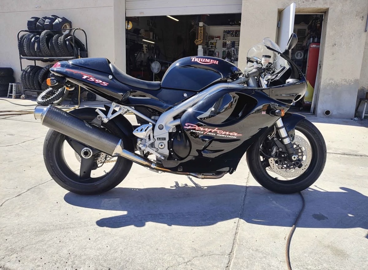 1998 Triumph DAYTONA 955I 955I in Camarillo, CA