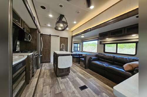 2021 Forest River SANDPIPER 383RBLOK in bandera TX