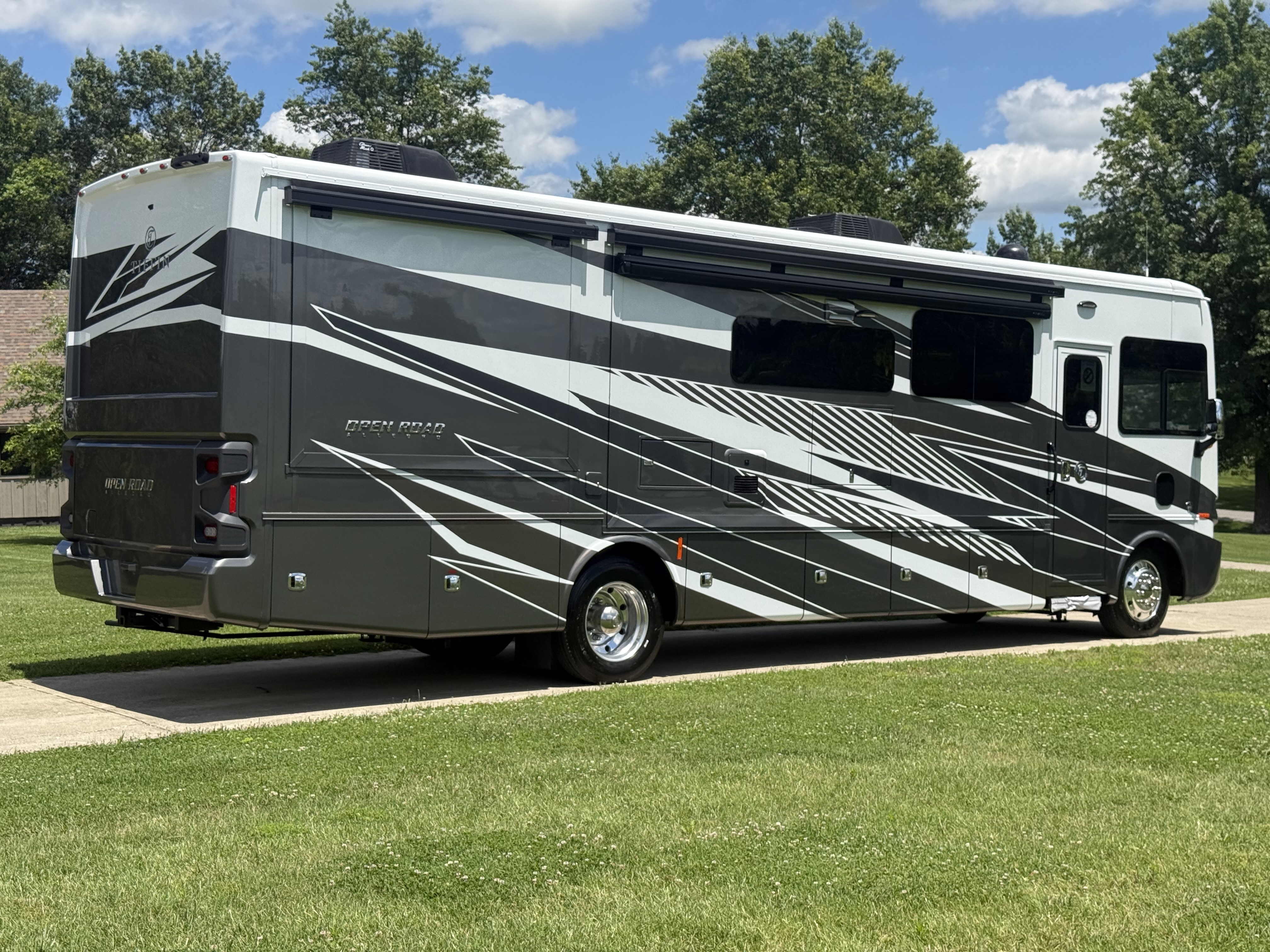 2027 Tiffin Motorhomes ALLEGRO OPEN ROAD 34PA in harrodsburg KY