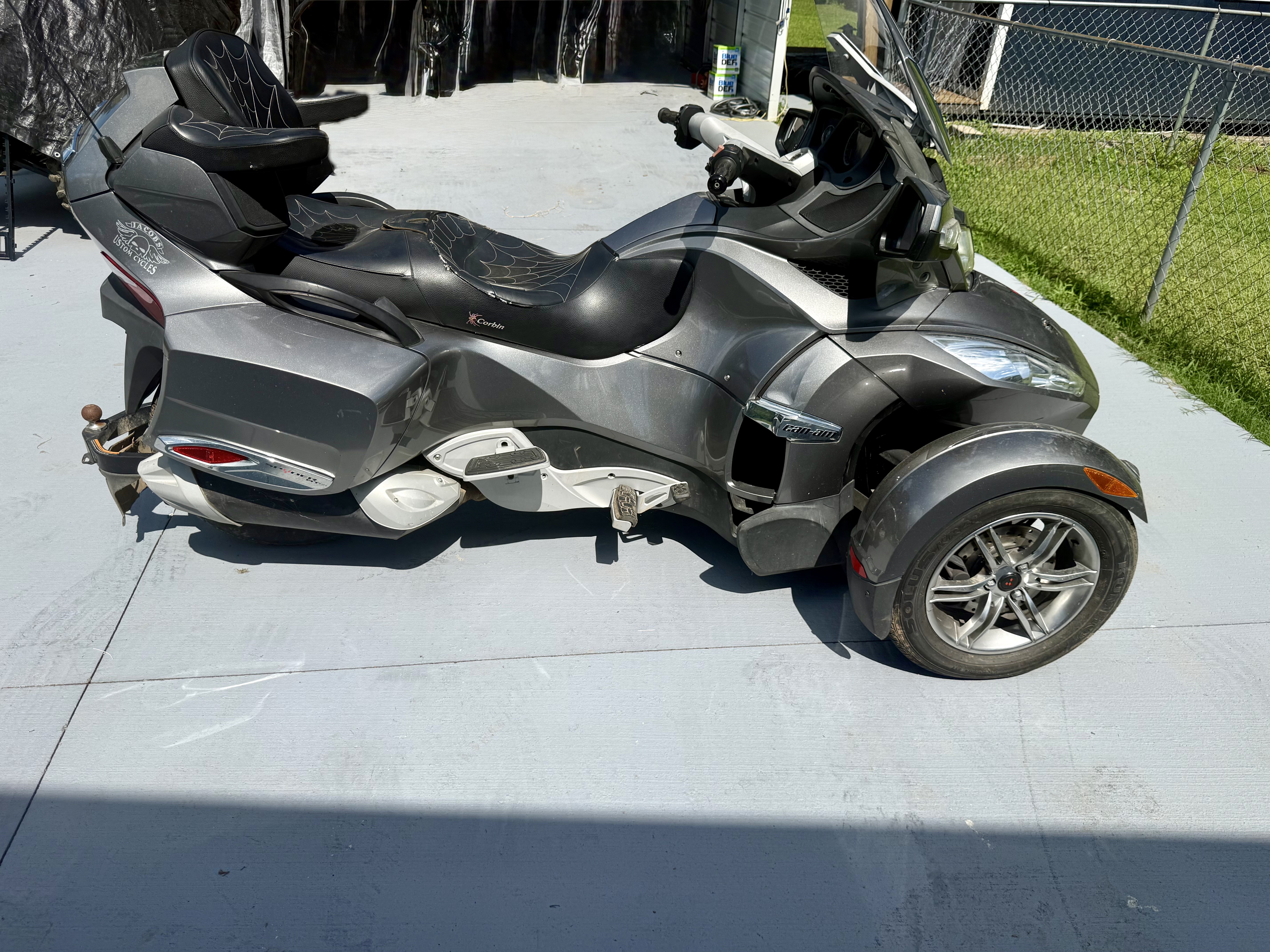 2011 Can-Am SPYDER RT LIMITED LIMITED in La Vergne, TN