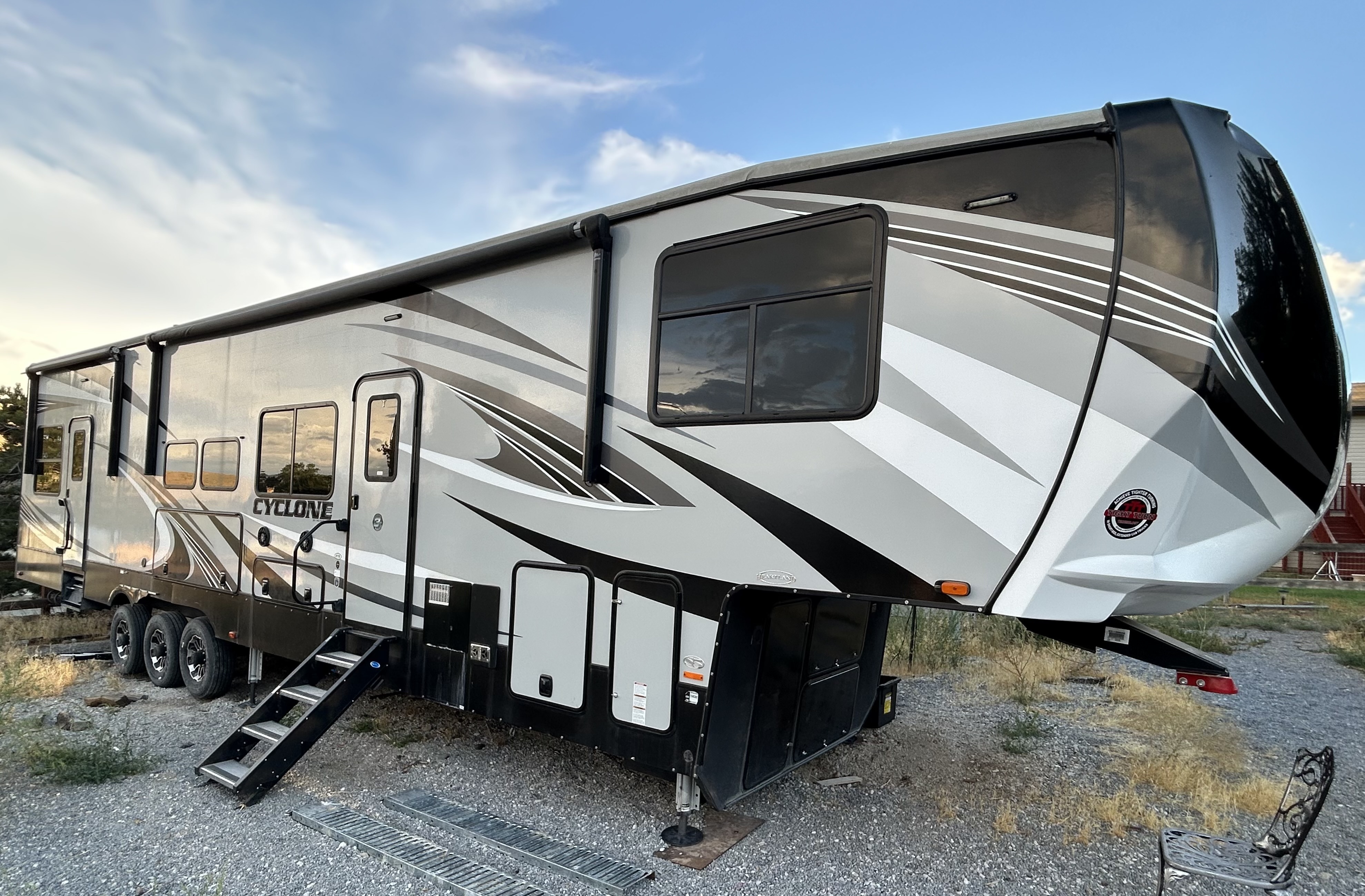 2020 Heartland CYCLONE 4115 RV