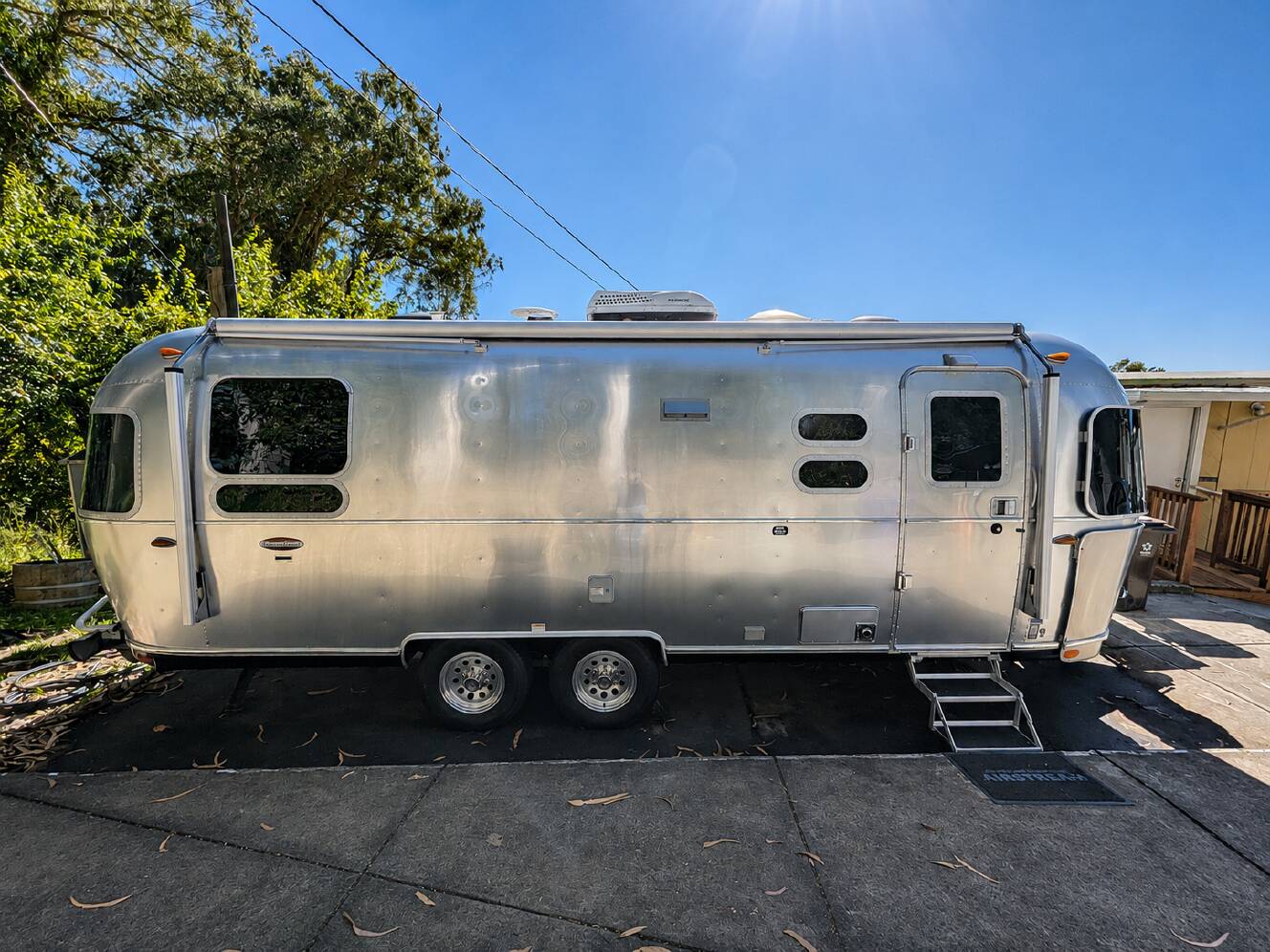A photo of this 2017 Airstream INTERNATIONAL SIGNATURE 25RB