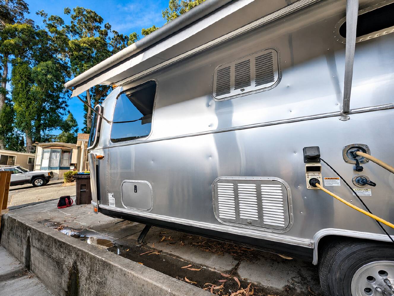 A photo of this 2017 Airstream INTERNATIONAL SIGNATURE 25RB