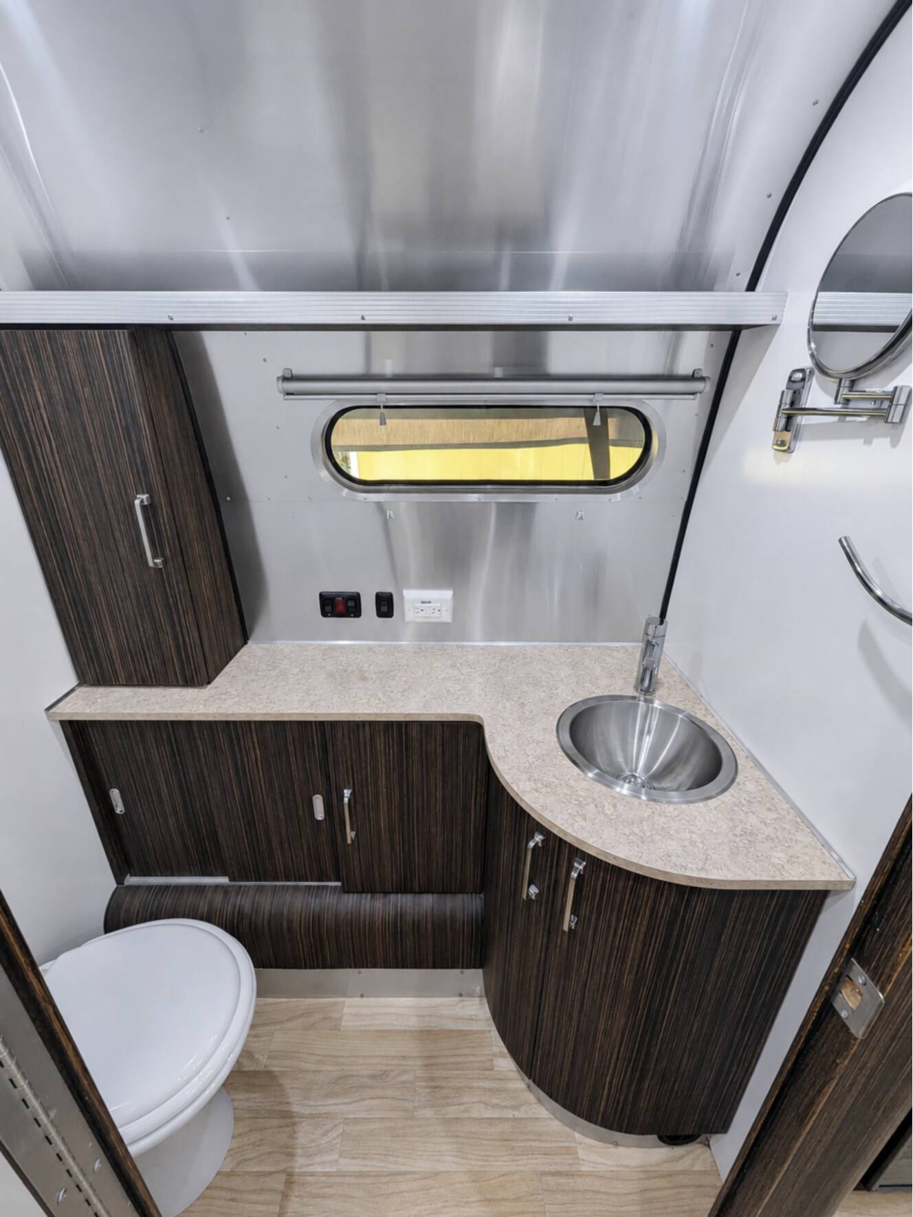A photo of this 2017 Airstream INTERNATIONAL SIGNATURE 25RB